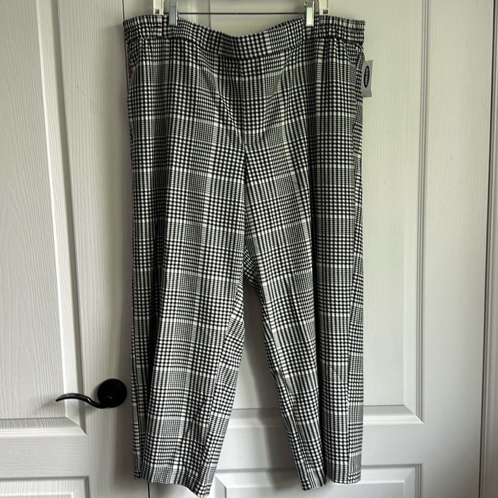 BNWT Old Navy pull on dress pants